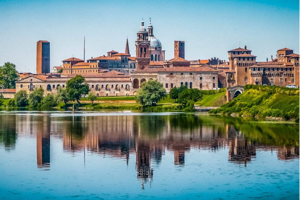 Mantova skyline