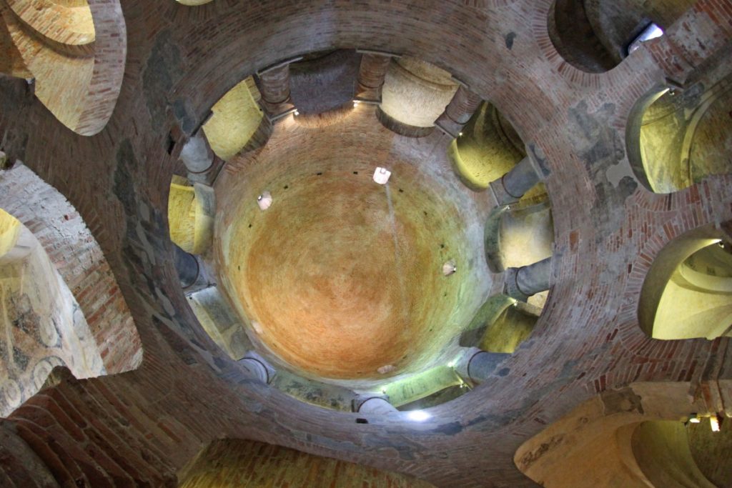 Rotonda di San Lorenzo - interno - mantova