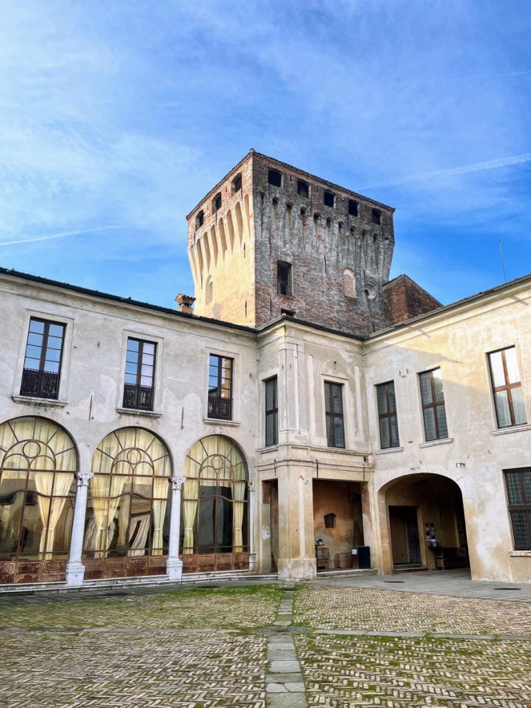 Luoghi da visitare in provincia di Brescia torre castello di Padernello