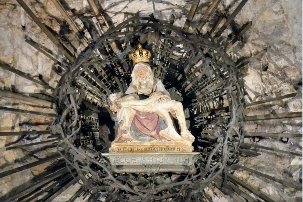 Madonna della Corona: il Santuario nella Roccia